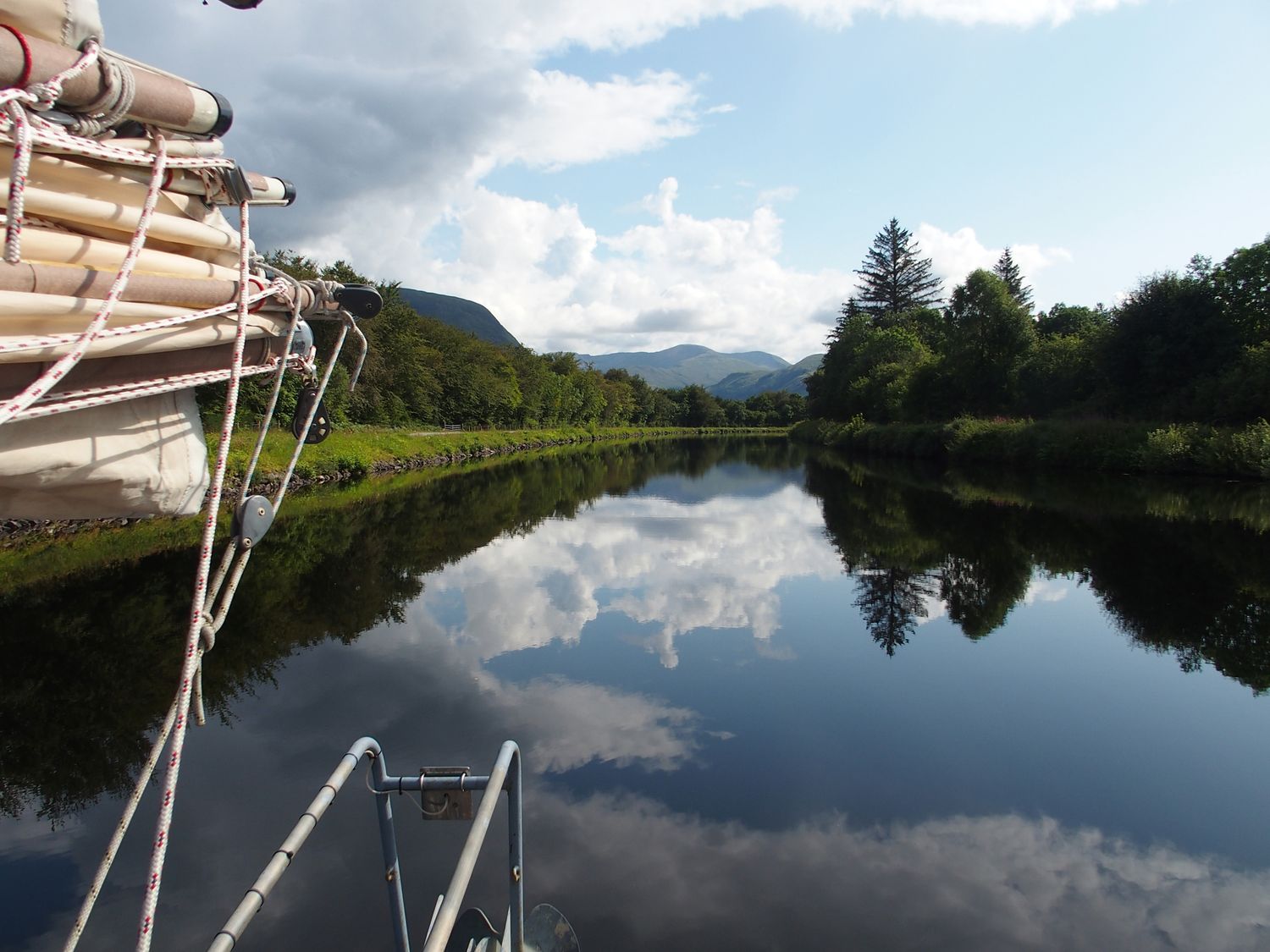 Kaledoniai-csatorna vitorlassal